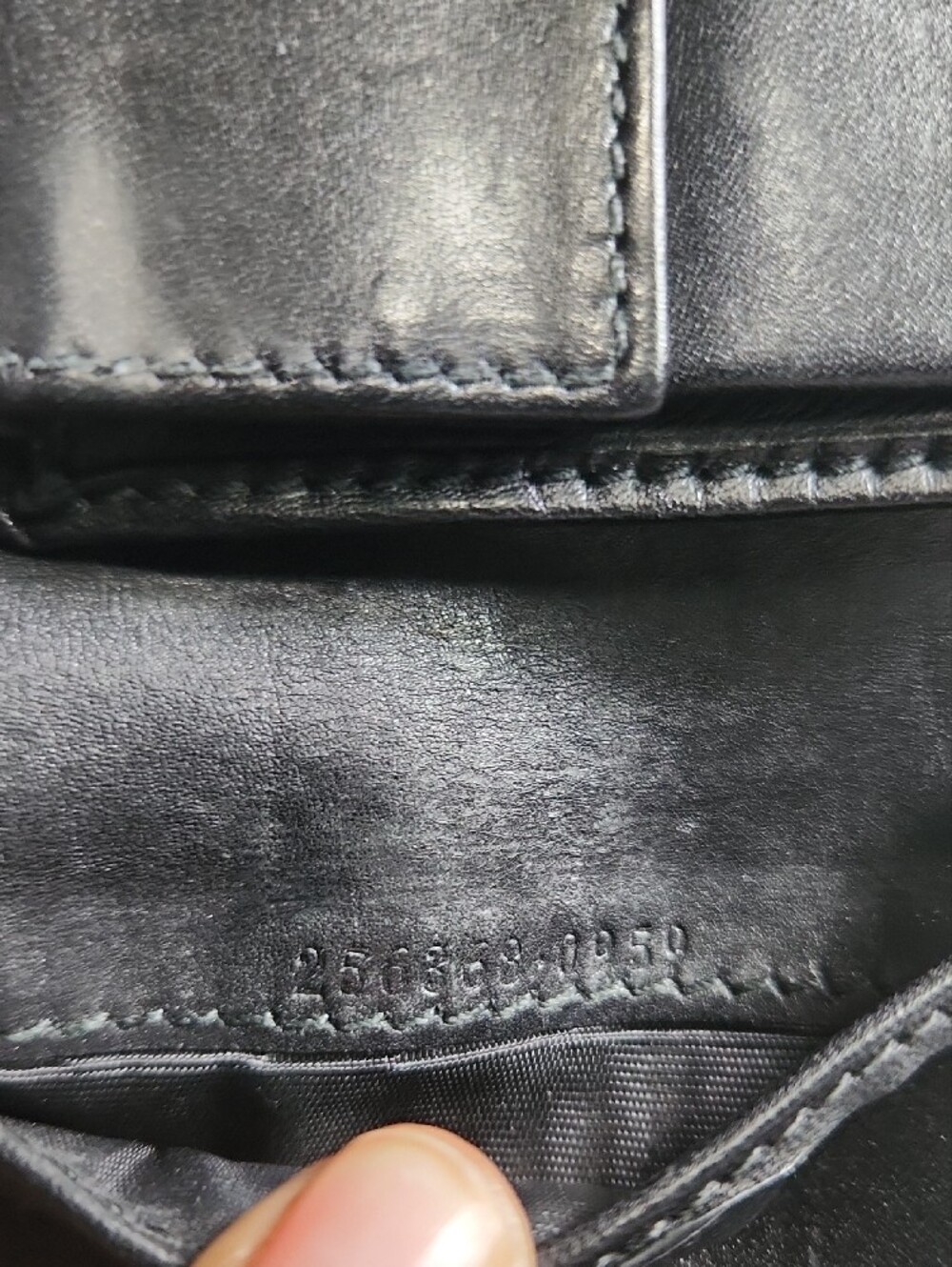 Gucci Black Leather Bi-fold with Silver Logo - Picture 7 of 7